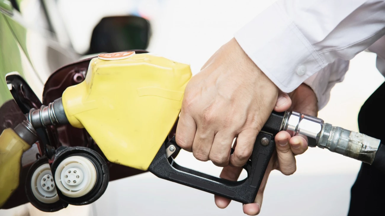 Fuel Prices Surge Why the $5 Diesel Benchmark Threatens to Raise the Cost of Everything